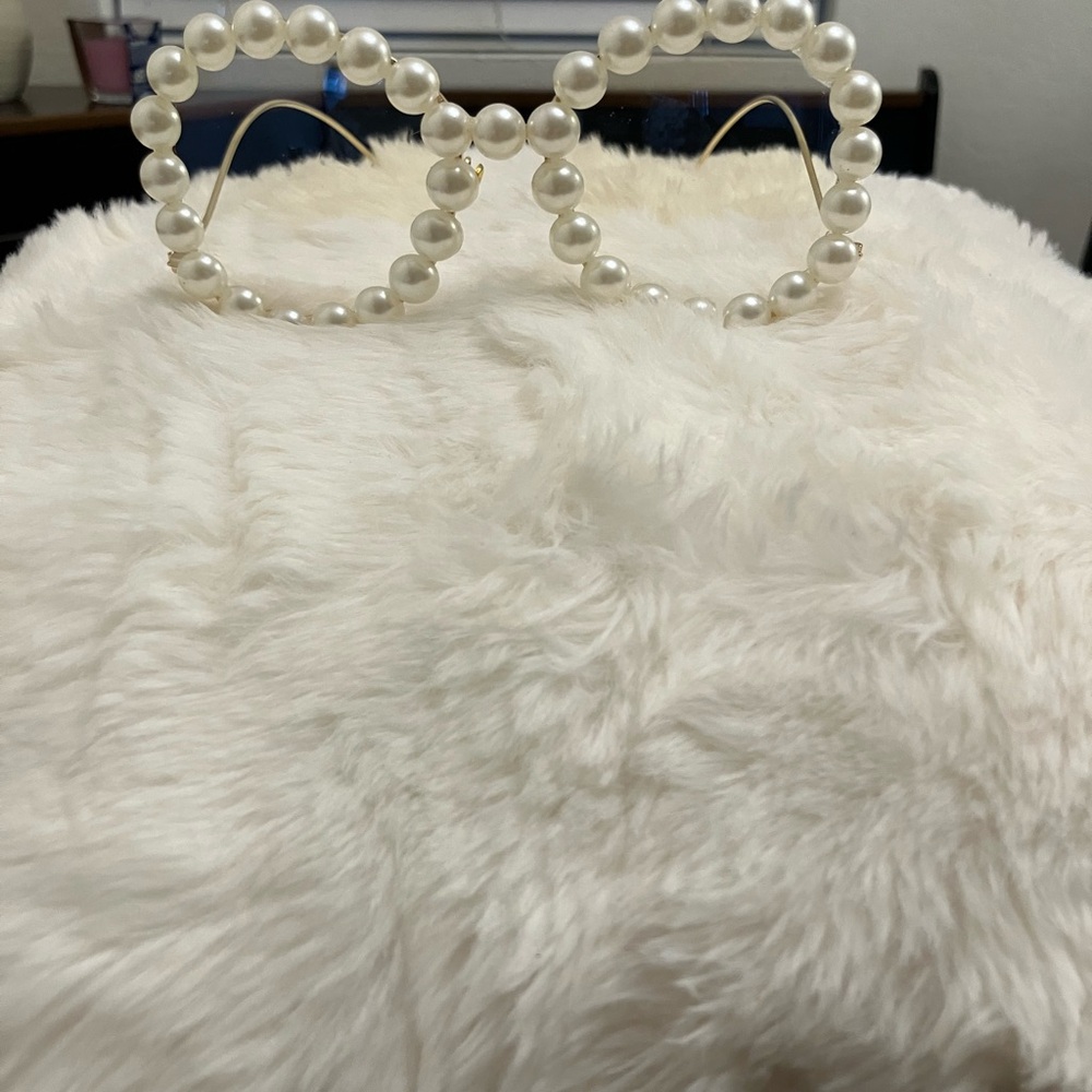 Faux Pearl-Embellished Round Gold Frame, Ivory Pearls - Picture 14 of 14